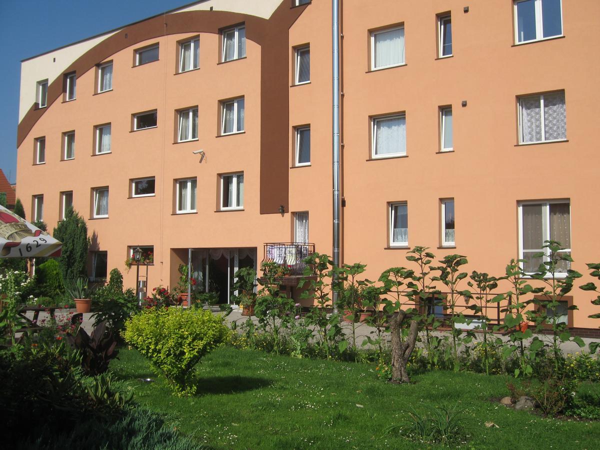Hotel Pod Debem Chocianow Exterior foto